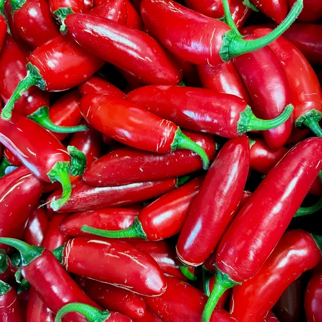 fireland-foods-frische-jalapeno-rot-200-g-reif-geerntete-chili image 1