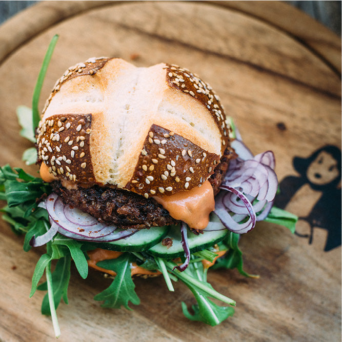 m-nchner-kindl-senf-bio-burger-sandwich-senf-fruchtig-w-rzig image 3